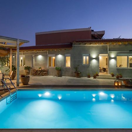 Villa Roxanne Galatás Екстериор снимка