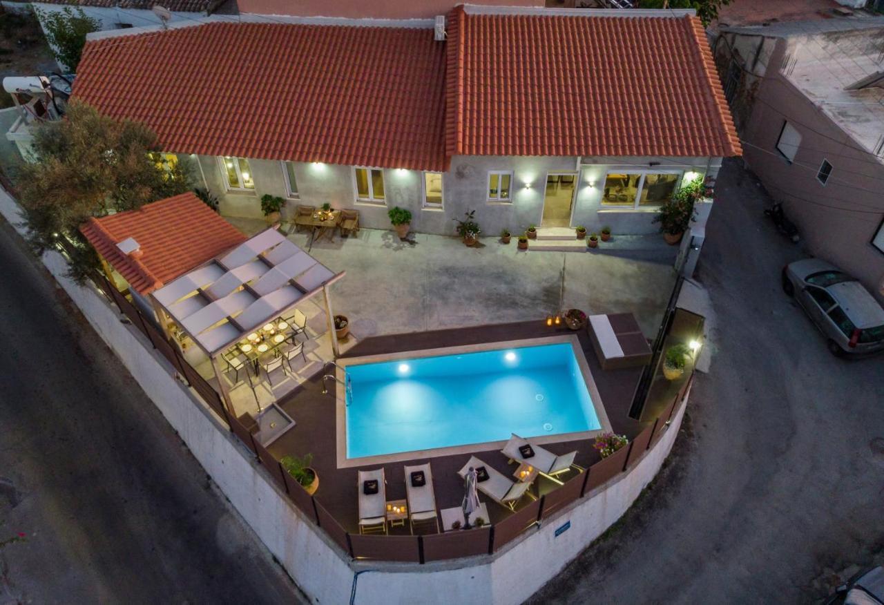 Villa Roxanne Galatás Екстериор снимка