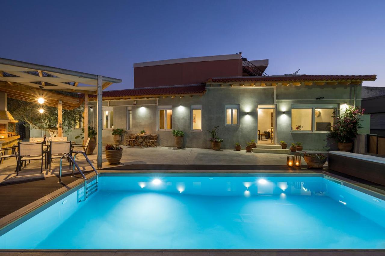Villa Roxanne Galatás Екстериор снимка