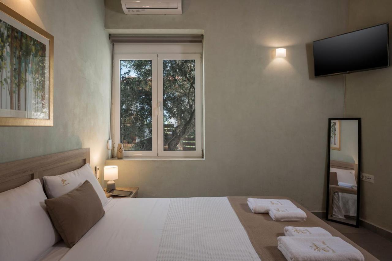Villa Roxanne Galatás Екстериор снимка